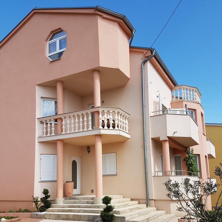 נובי ווינודולסקי Apartments Suzana מראה חיצוני תמונה
